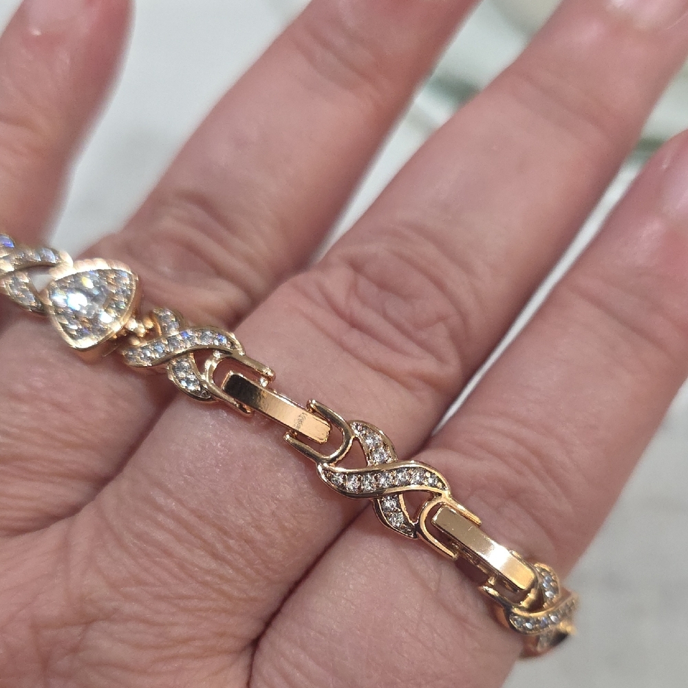 18k Elegant Gold Plated Beautiful Rhinstone Women's Bracelet - Picture 2 of 3
